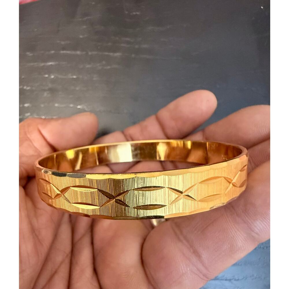 Vintage Signed Monet Gold Tone Etched Bangle Bracelet 7.75”